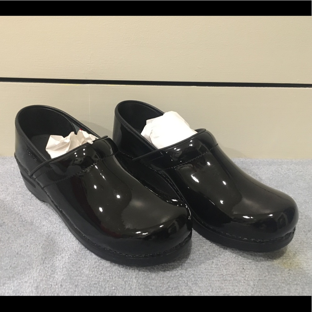 Sanita black patent clog size 39